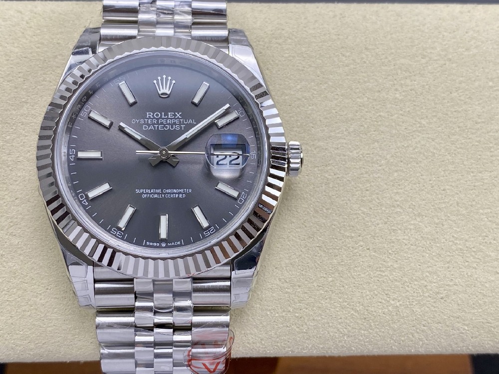 VS ROLEX DATEJUST  41mm 3235